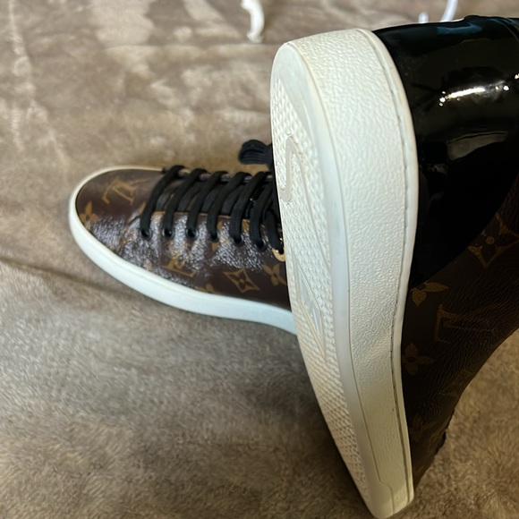 Slightly used Louis Vuitton sneakers - Picture 8 of 8